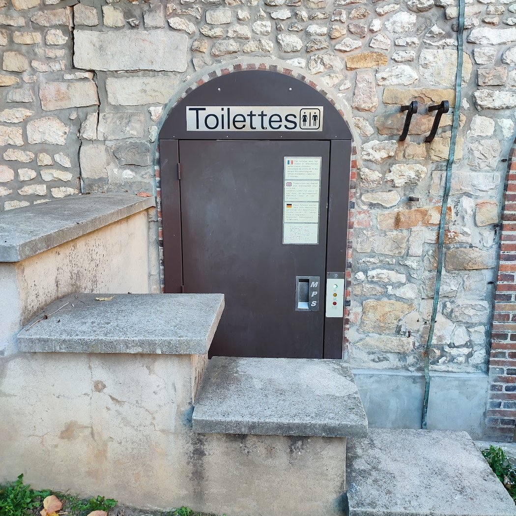 Toilettes publiques 2